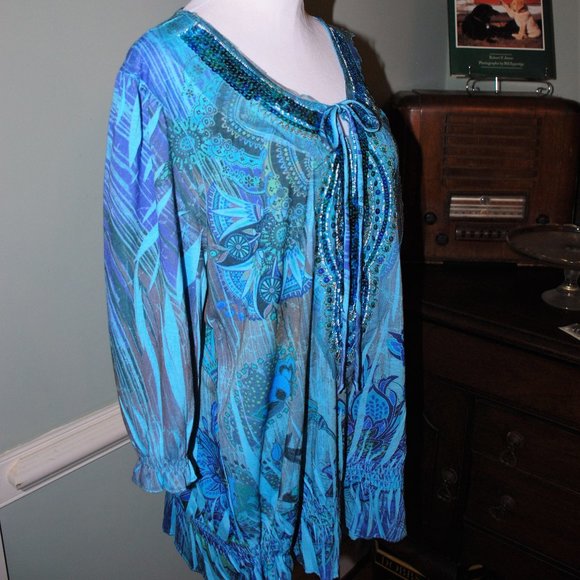Fabulous NWOT Sequined Tunic - Picture 2 of 4